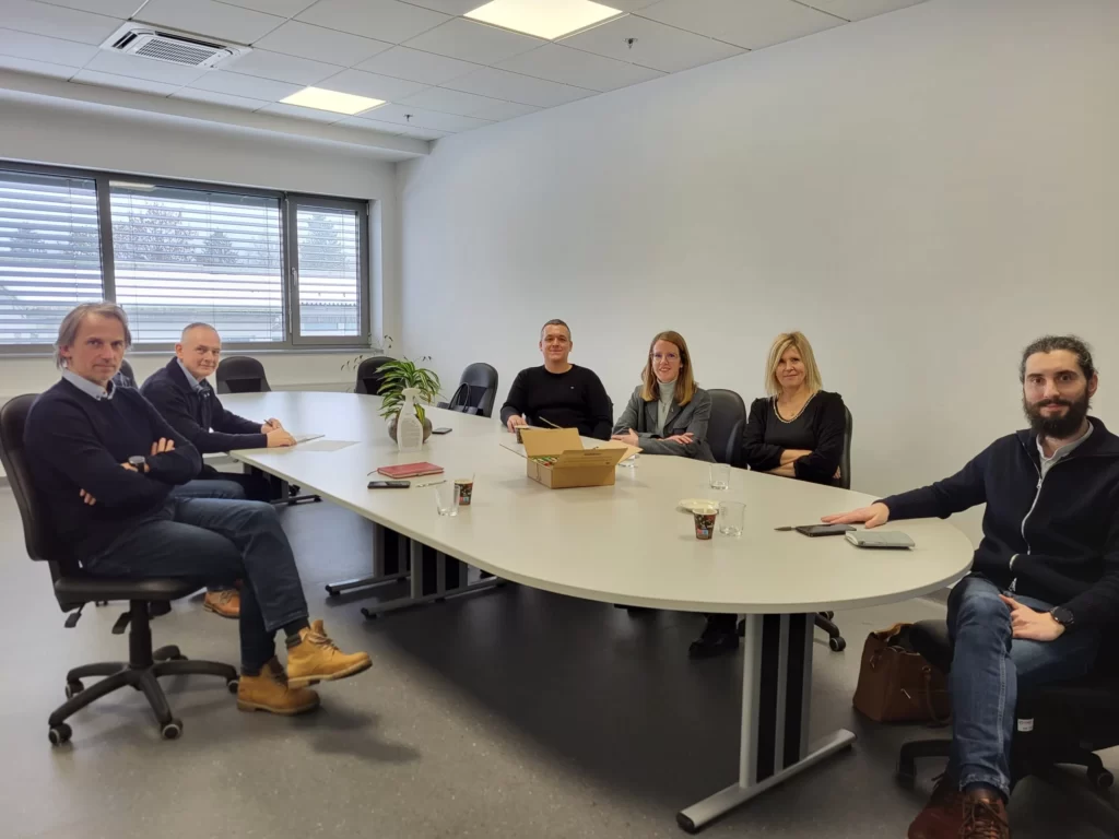 Sodelavci projekta NovIKroG in predstavniki startup podjetja Reusable Technologies
